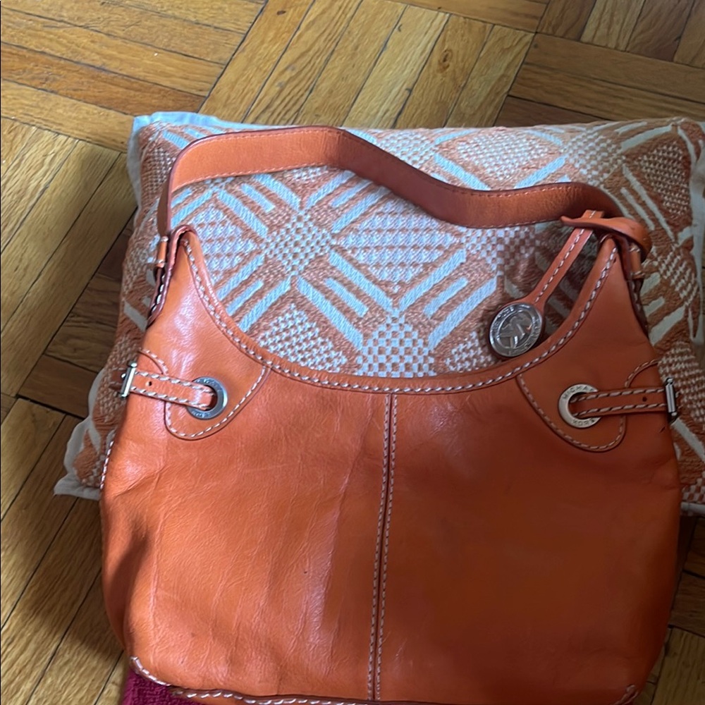 MICHAEL Michael Kors Orange Shoulder Bag with Sleek Design